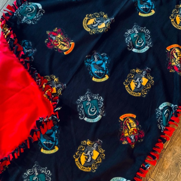 Licensed, handmade Harry Potter fleece throw blanket. - Picture 2 of 2